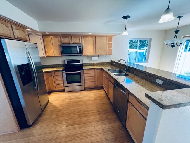 Building Photo - Beautiful 4 bedroom, 3 bath Mount Vernon Home