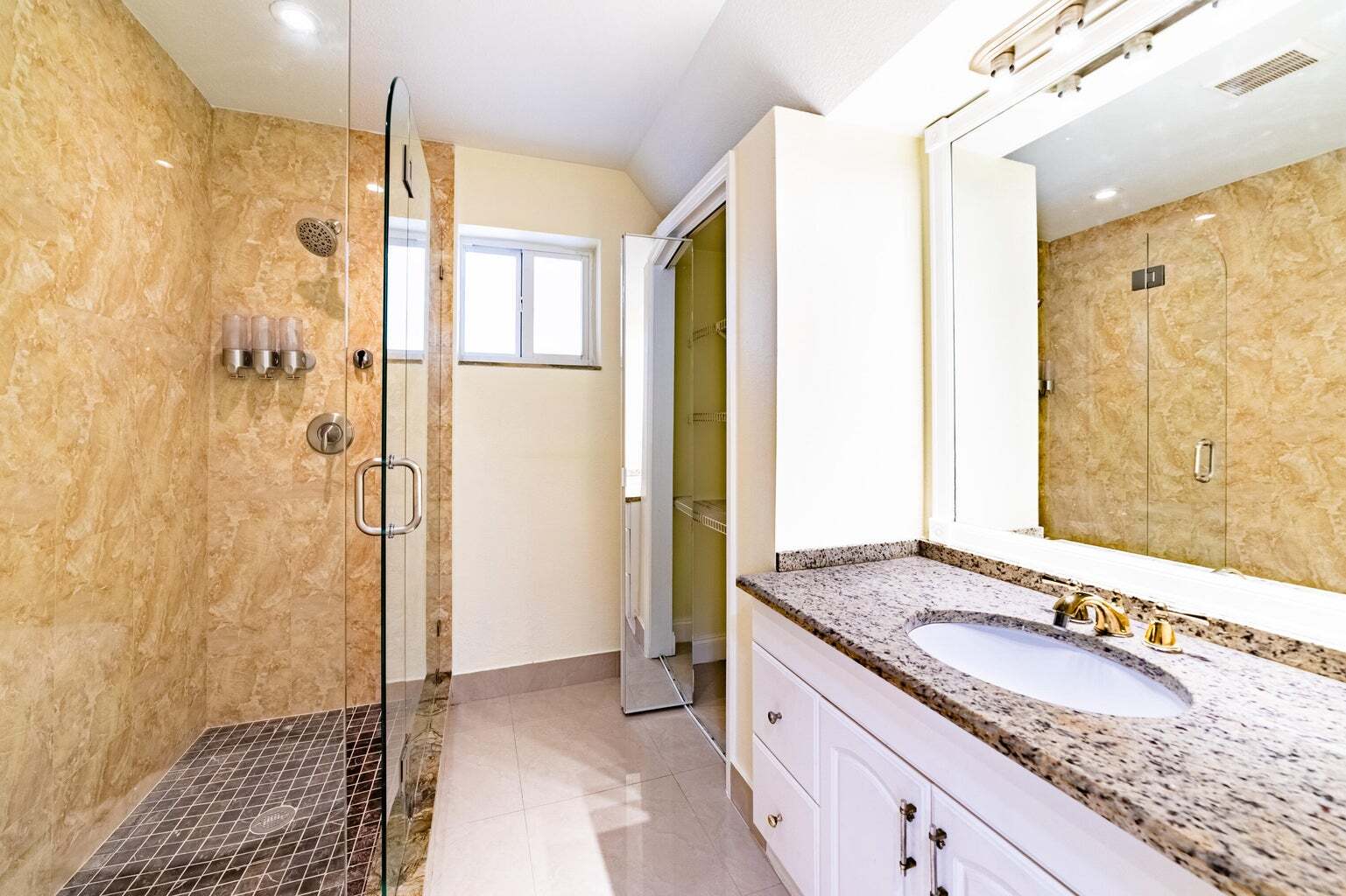 Building Photo - 3730 NE 13th Ter