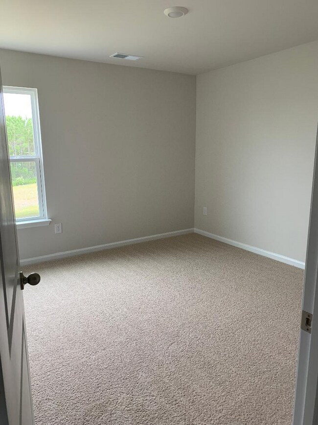 Building Photo - JULY SPECIAL !!! $200.00 OFF YOUR FIRST 2 ...