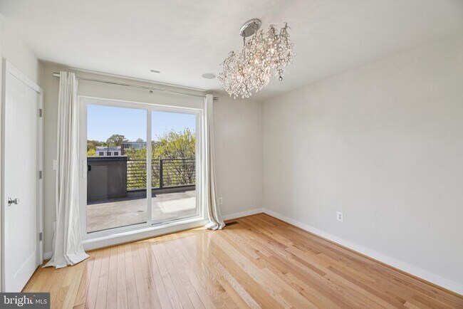 Building Photo - 5627 45th Ave