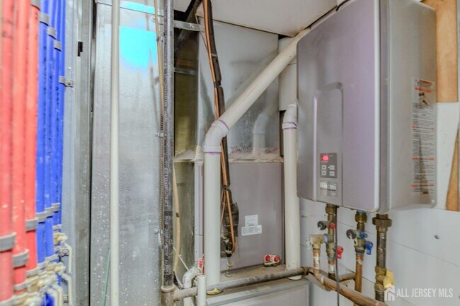 Building Photo - 30 Clara Dr