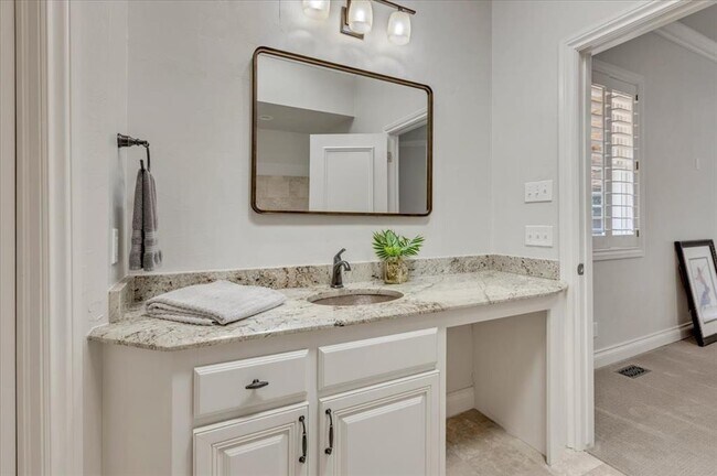 Building Photo - 6313 Glenbrook Ct
