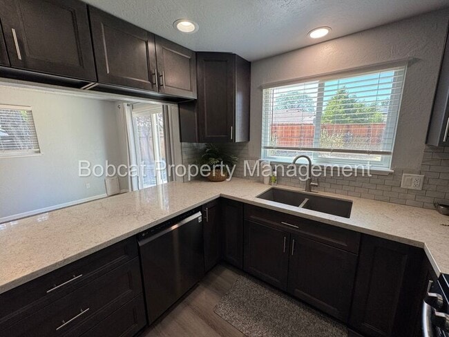 Building Photo - 20 Bodie Dr