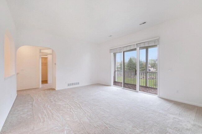Building Photo - 2925 N Knightsbridge Cir