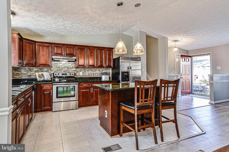 Building Photo - 1825 Clovermeadow Dr