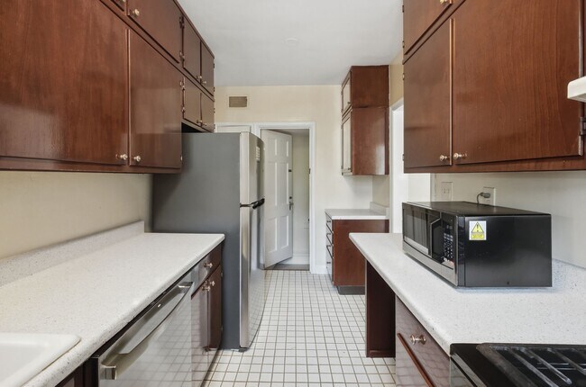 Building Photo - 1500 44th St NW
