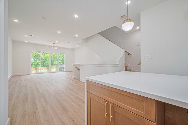 Building Photo - 6023 Maybell St