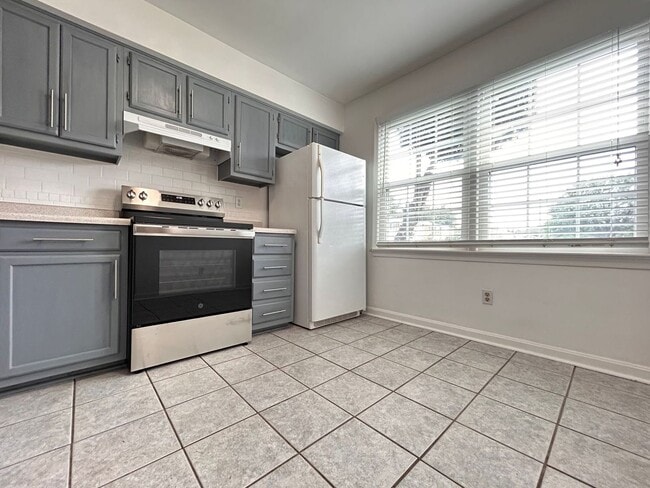 Building Photo - Welcome to this charming 3 bedroom "ASK AB...