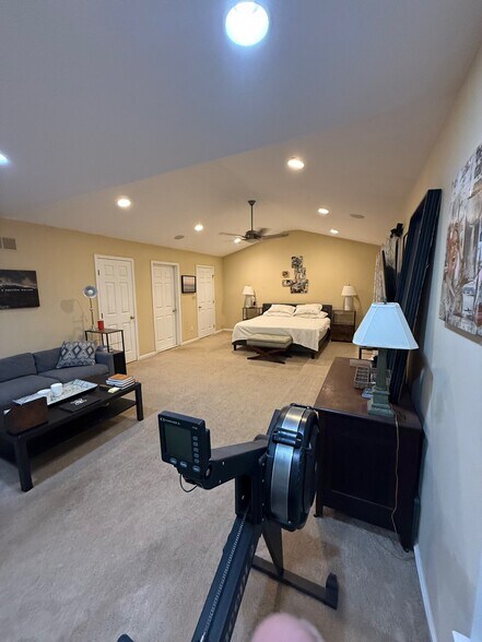 Master Bedroom - 1006 Glendevon Dr