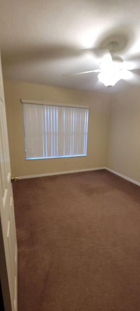 Building Photo - 3/2: Enjoy this nice spacious home in Sunrise.