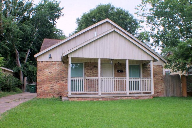 Primary Photo - 8241 Glenview Dr