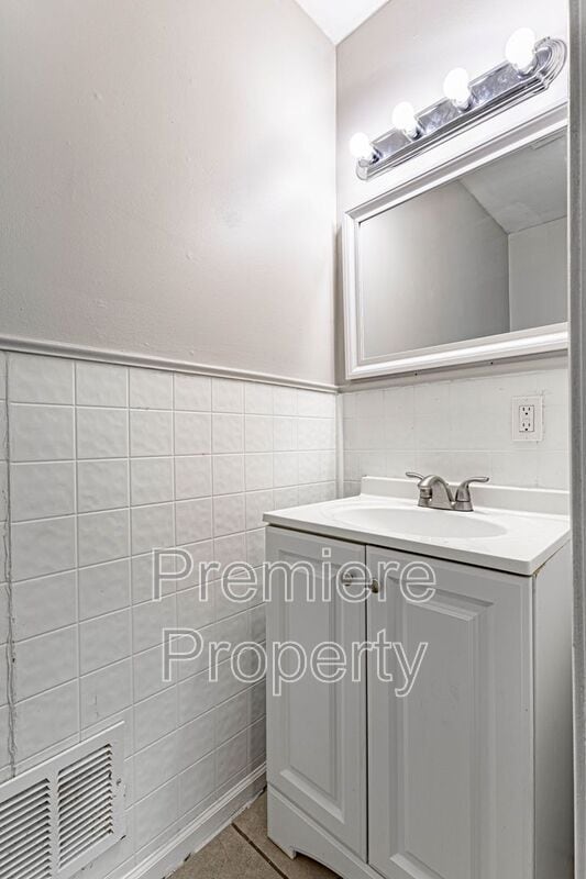 Building Photo - 11123 Blue Ridge Blvd