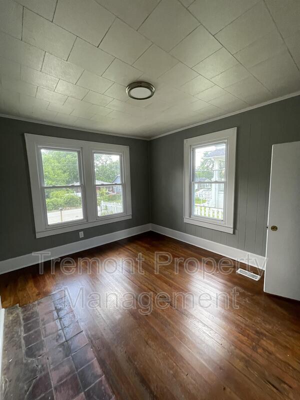 Building Photo - 1204 Wheeler Ave