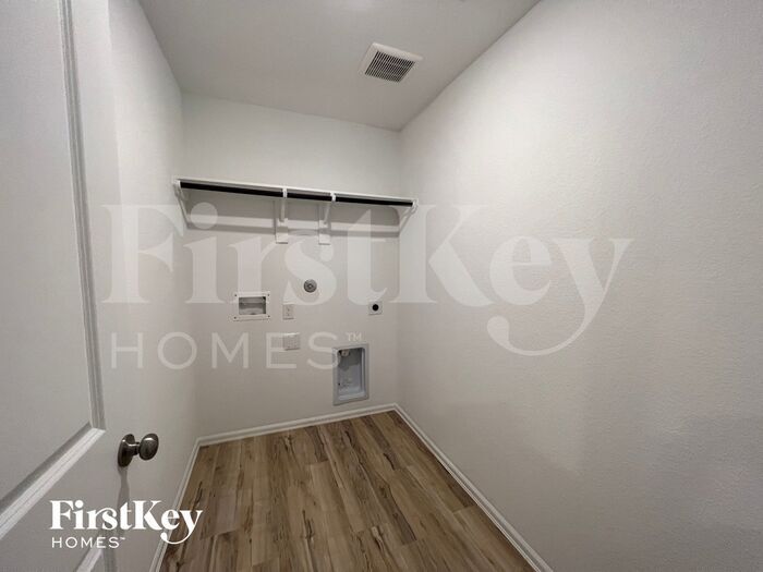 Building Photo - 3315 Aster Mdw Wy