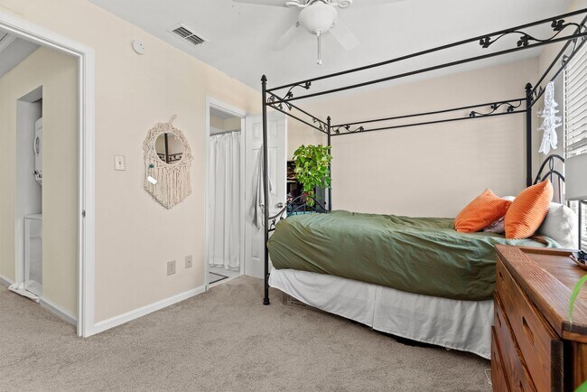 Building Photo - Townhouse in Chapel Hill