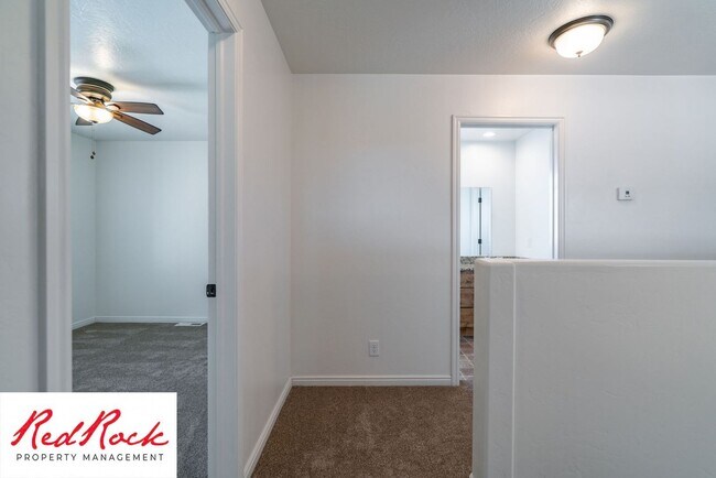 Building Photo - DOG-FRIENDLY 4 Bedroom Townhome with INTERNET INCLUDED!