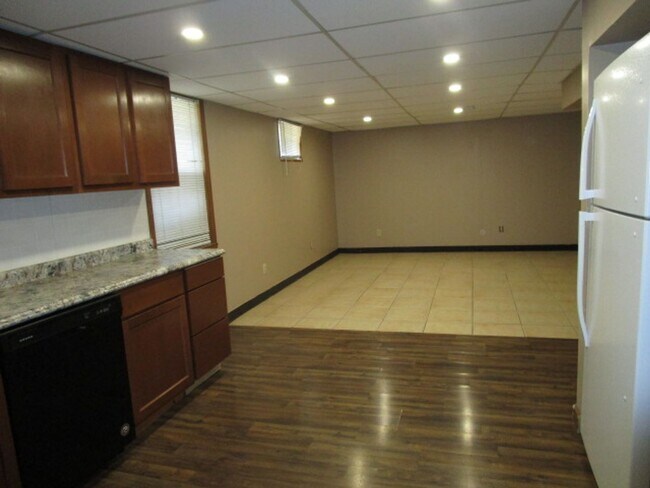 Building Photo - Fremont 1014