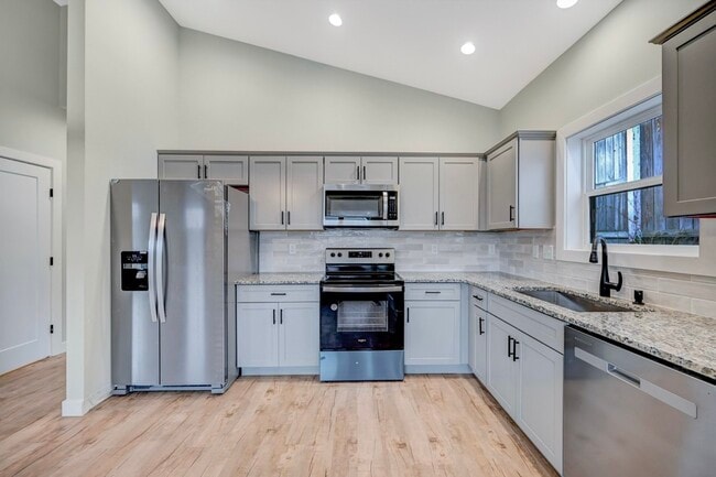 Building Photo - 525 Harrison Ave