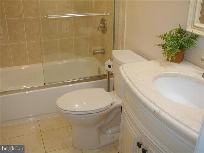 Building Photo - 20 Battlebrook Ln