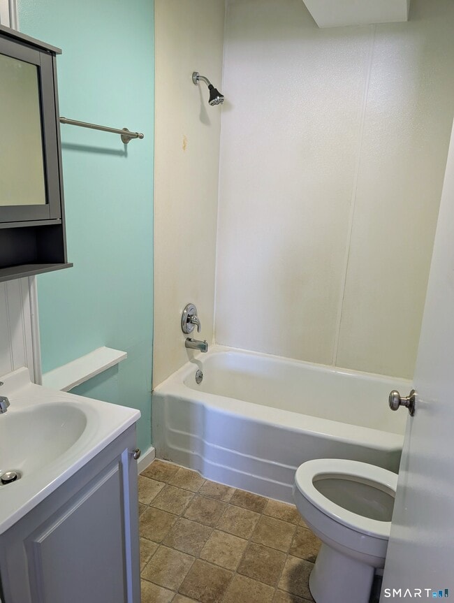 Building Photo - 184 Buckingham Ave