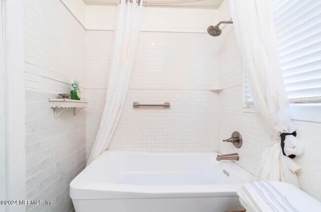 Building Photo - 251 Charlotte St