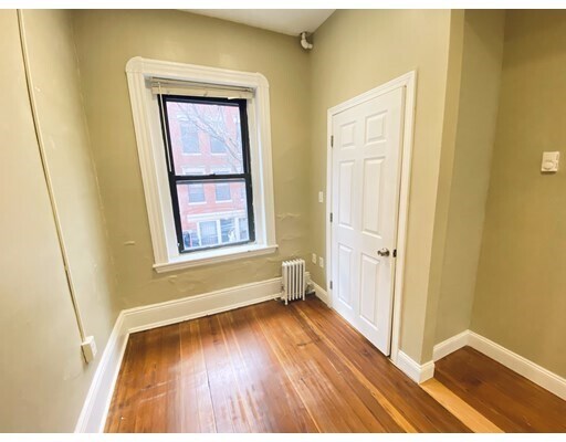 Building Photo - 69 Phillips St