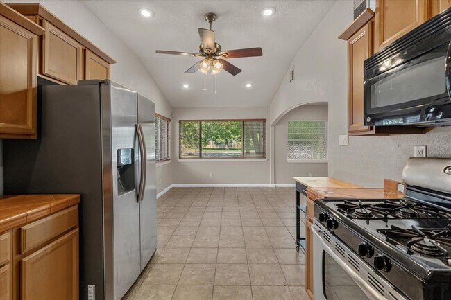 Building Photo - 7604 Robalo Rd