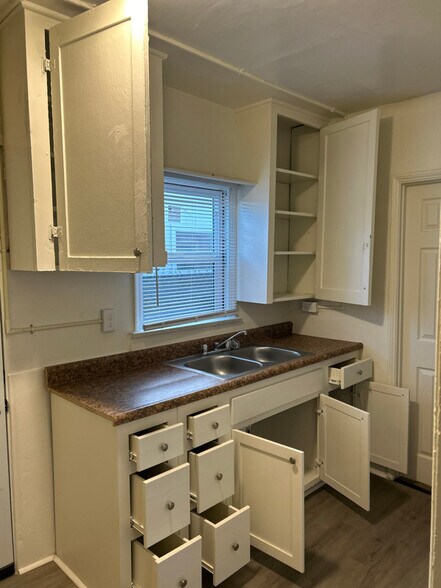 Building Photo - 217 W Lancaster Blvd