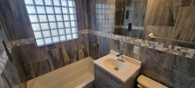 Building Photo - 24 S Pine St