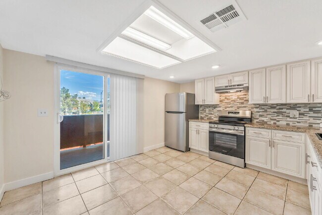 Building Photo - FULLY REMODELED UPSTAIRS CONDO | 3 BEDROOM | GRANITE COUNTERS | LAKE MEAD & JONES