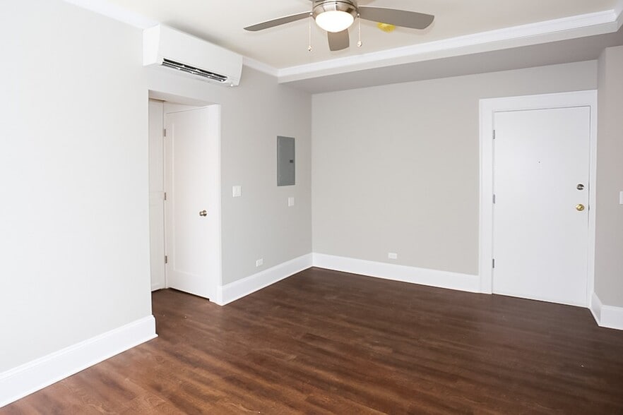Building Photo - 817 W Lakeside Pl