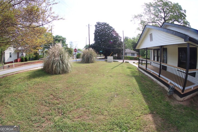 Building Photo - 518 North Ave