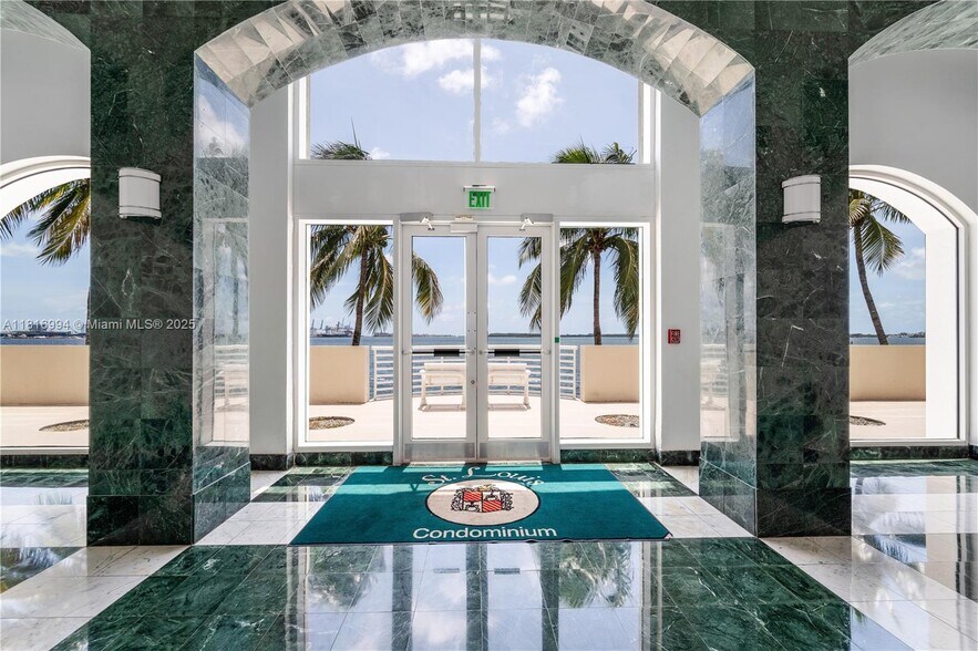 Building Photo - 800 Claughton Island Dr