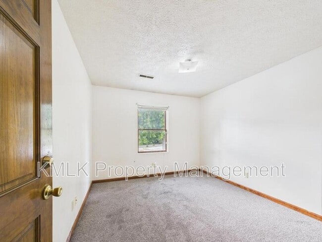 Building Photo - 456 Allyn St