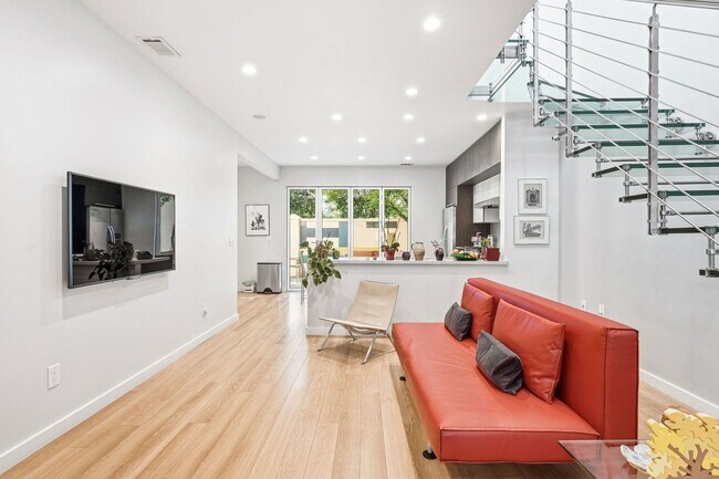 Building Photo - Stunning 3-Bedroom Home in a Prime Mountain View Location with Top-Rated Los Altos Schools!