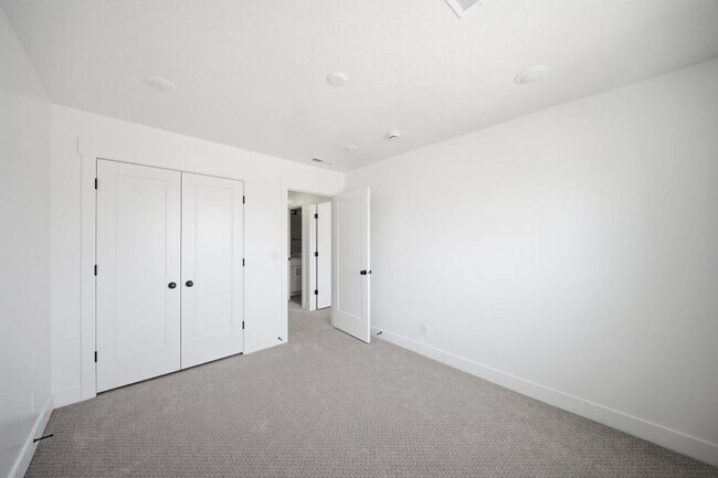 Building Photo - 946 Malibu Dr