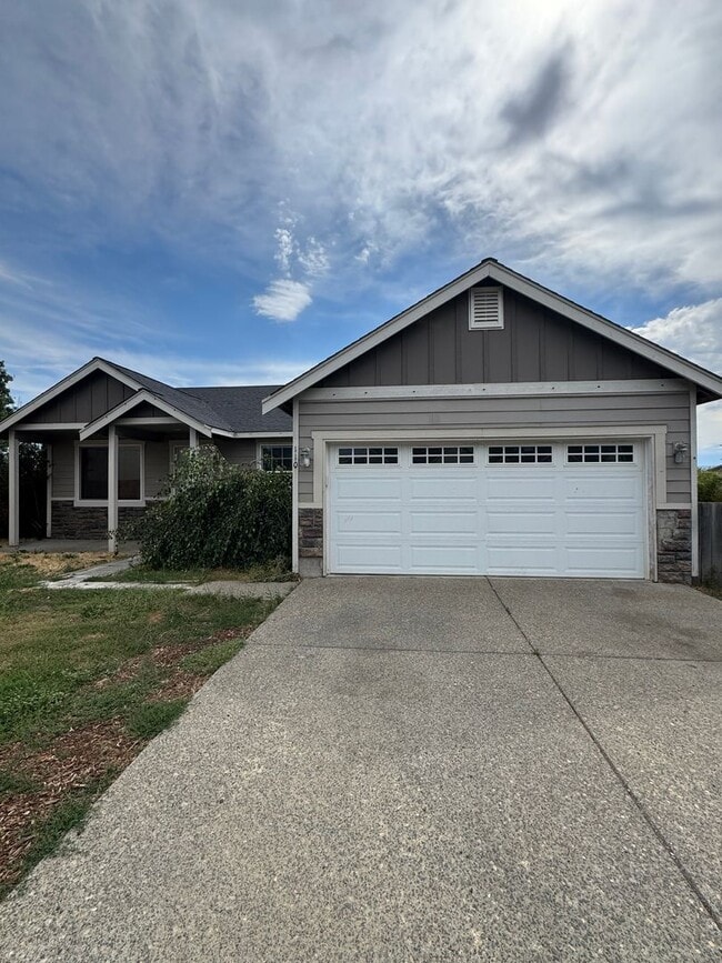 Primary Photo - Spacious 4-Bedroom Home for Lease in Cul-d...