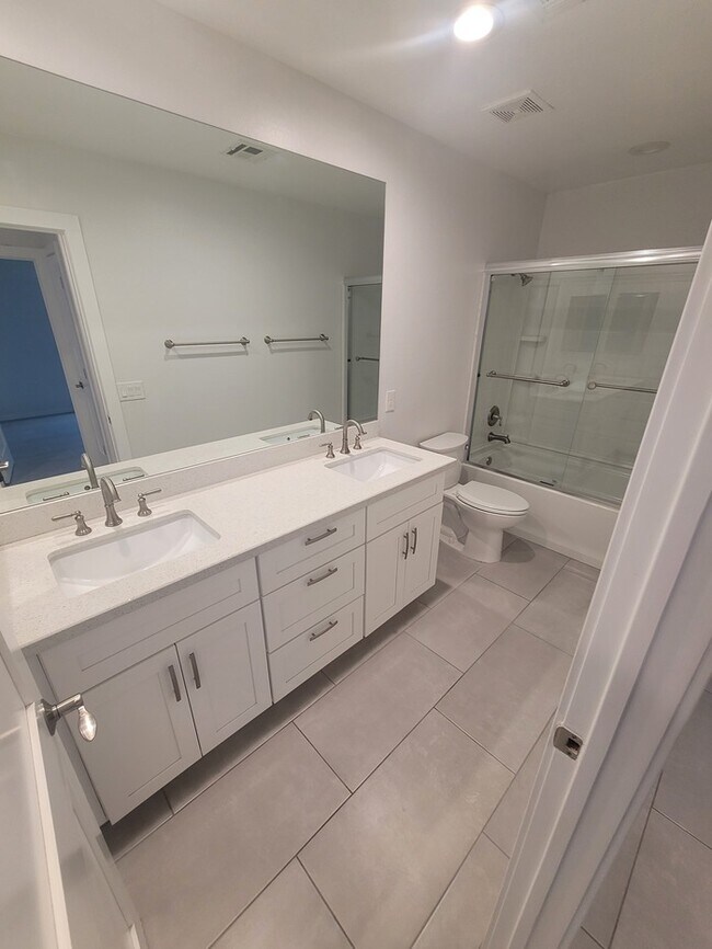 Building Photo - Gorgeous 3/2 in the foothills for rent!