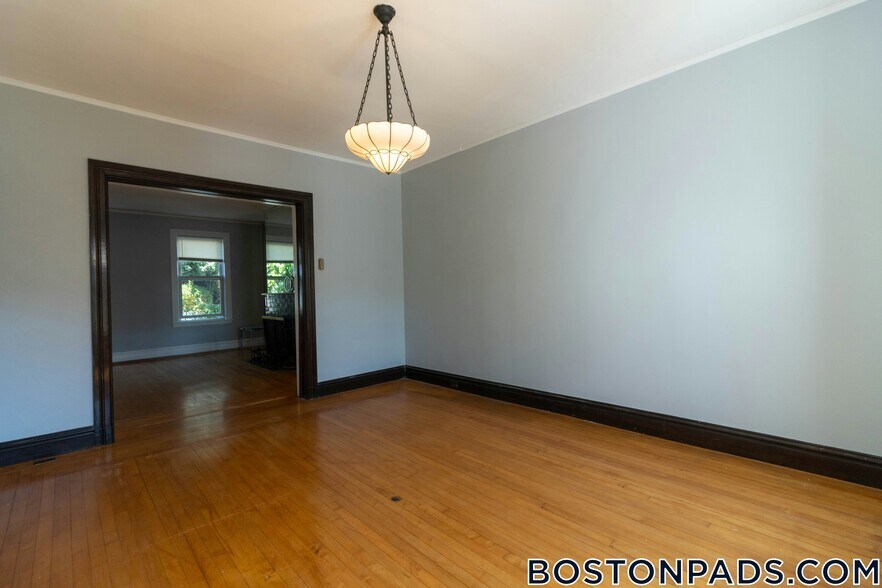 Building Photo - 24 Leamington Rd