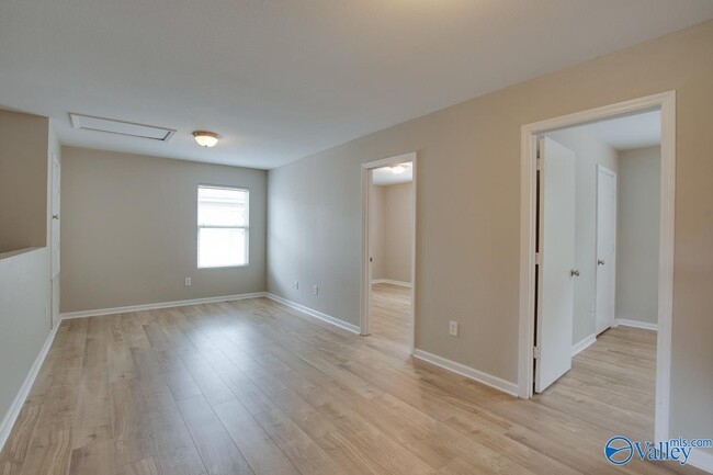 Building Photo - 102 Whitestone Dr NE