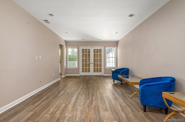 Building Photo - 138 The Knoll
