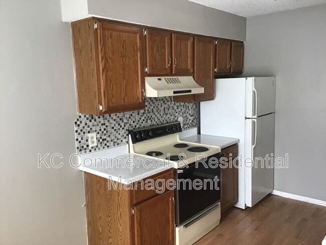 Building Photo - 208 W Meadow St