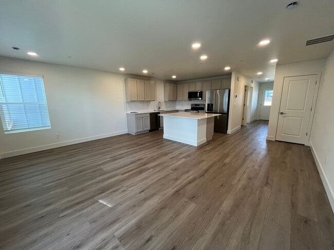 Building Photo - Brand New Home in Mosaic