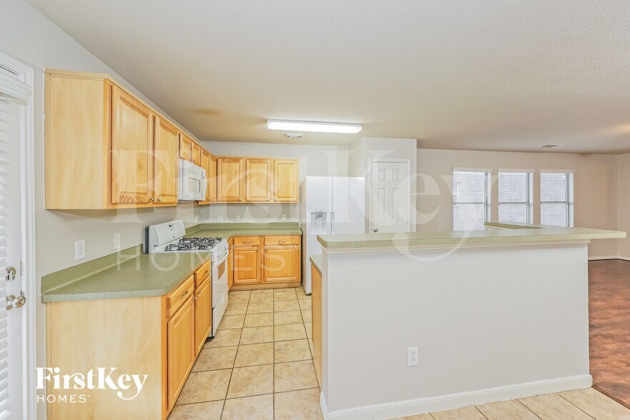 Building Photo - 29311 Legends Hill Dr
