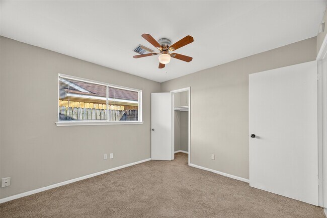 Building Photo - 11447 Kirkvalley Dr