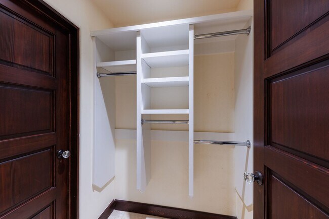 Building Photo - Delightful Private 3BR/4.5BA + Office Home in Del Mar