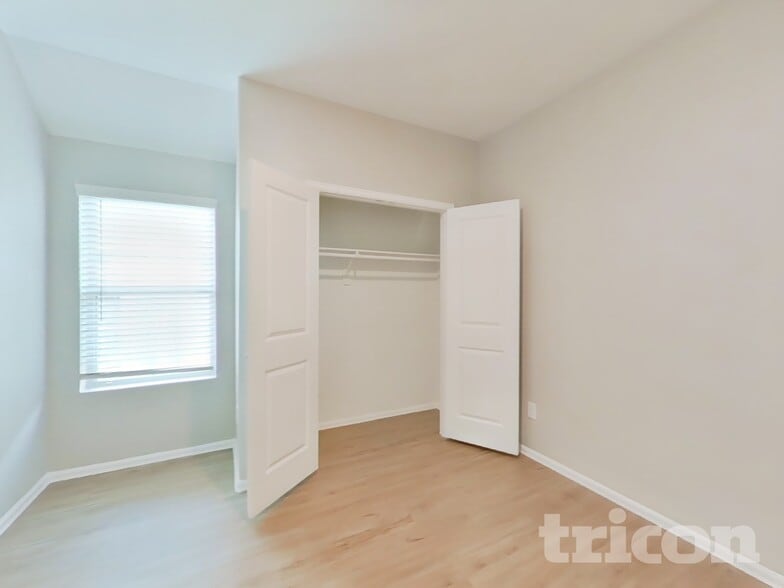 Building Photo - 1911 Ballesteros St