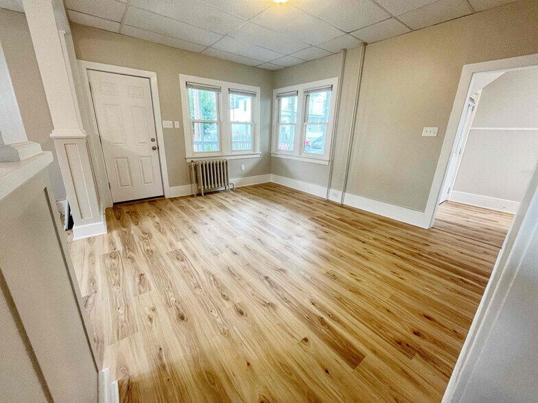 Building Photo - 142 Church St