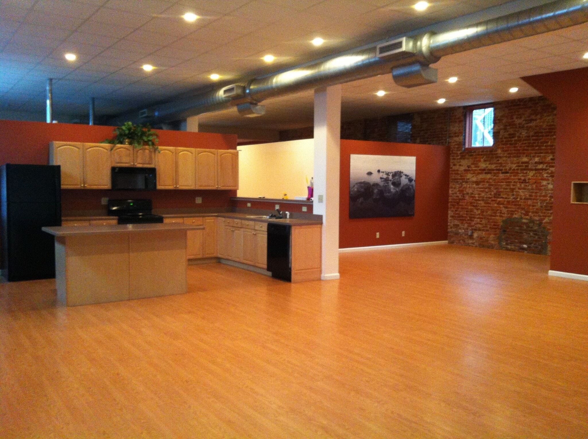 Building Photo - 413 Locust St