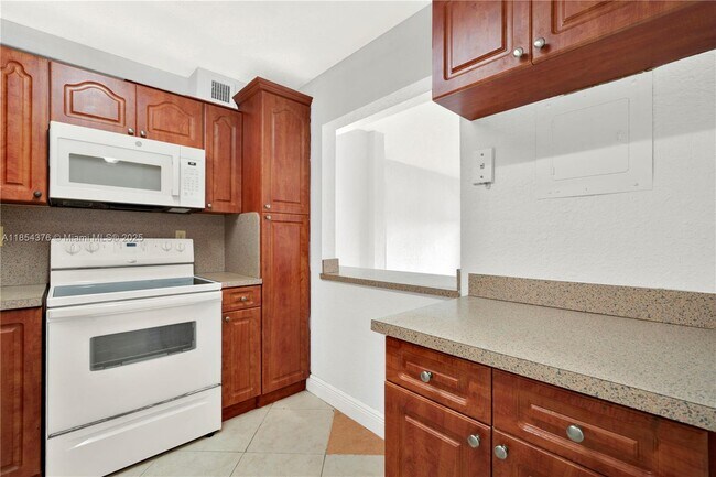 Building Photo - 1335 W 68th St